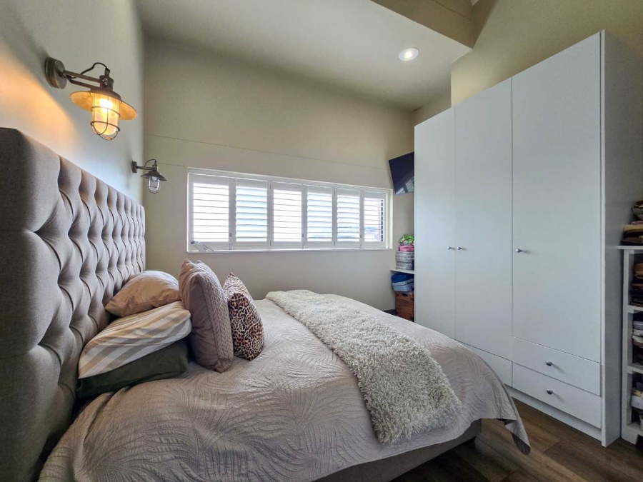 5 Bedroom Property for Sale in Stilbaai Oos Western Cape